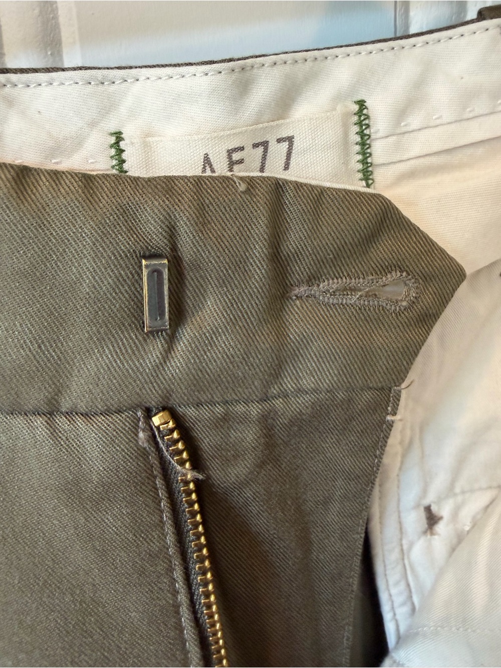NWT AE77 Premium Pleated Trouser Pant Olive Size 4 Regular - Picture 13 of 16